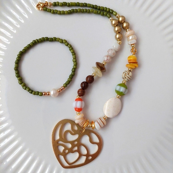 Hand Crafted Jewelry - Unique Handcrafted Set of Necklace and Bracelet Crystals Aluminum Pendant